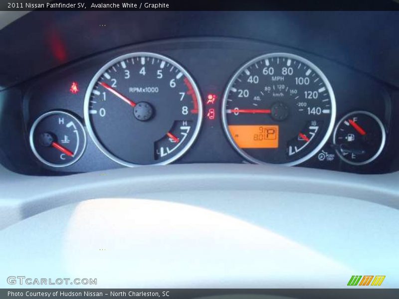 Avalanche White / Graphite 2011 Nissan Pathfinder SV