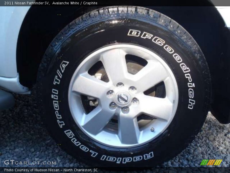 Avalanche White / Graphite 2011 Nissan Pathfinder SV