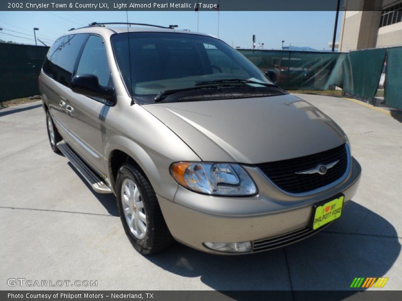 Light Almond Pearl Metallic / Taupe 2002 Chrysler Town & Country LXi