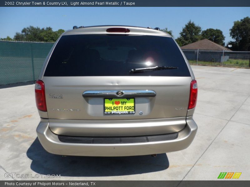 Light Almond Pearl Metallic / Taupe 2002 Chrysler Town & Country LXi