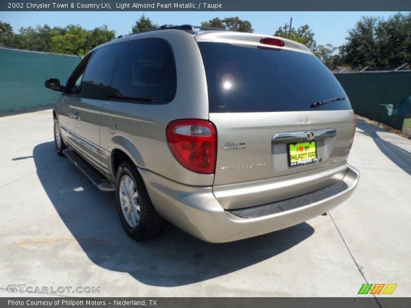 Light Almond Pearl Metallic / Taupe 2002 Chrysler Town & Country LXi