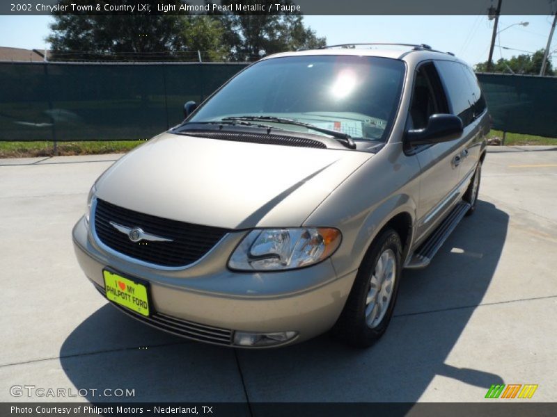 Light Almond Pearl Metallic / Taupe 2002 Chrysler Town & Country LXi