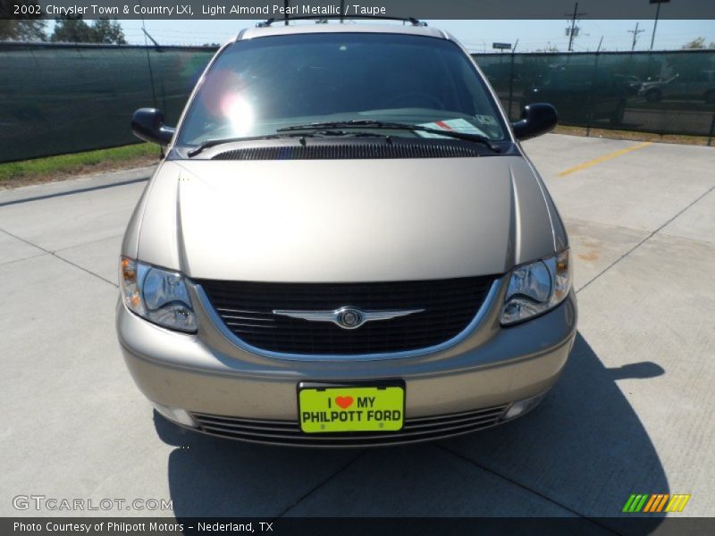 Light Almond Pearl Metallic / Taupe 2002 Chrysler Town & Country LXi