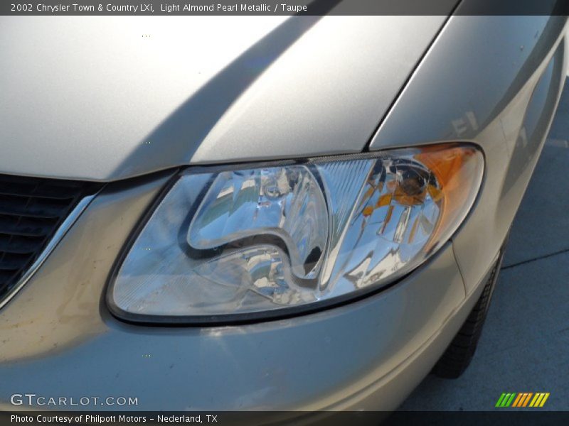 Light Almond Pearl Metallic / Taupe 2002 Chrysler Town & Country LXi