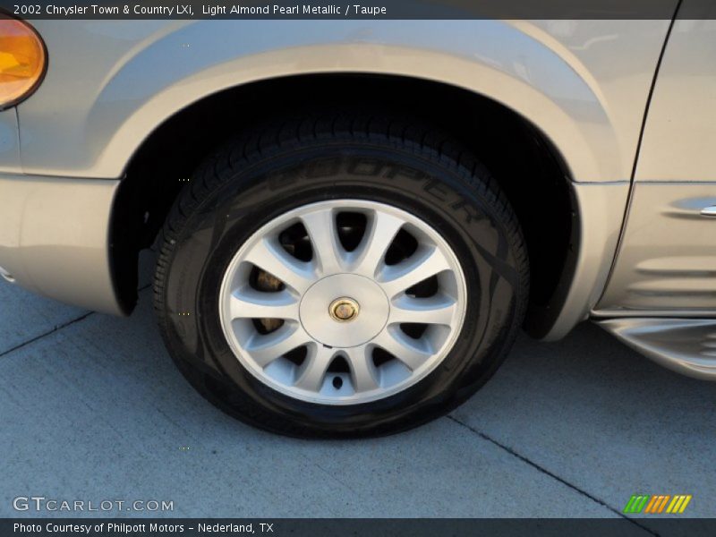 Light Almond Pearl Metallic / Taupe 2002 Chrysler Town & Country LXi