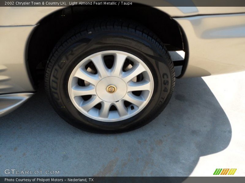 Light Almond Pearl Metallic / Taupe 2002 Chrysler Town & Country LXi