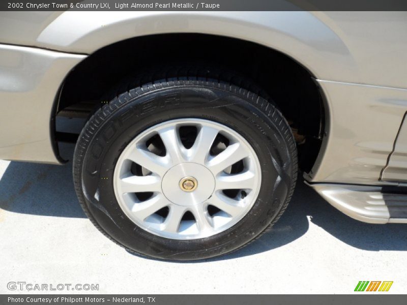Light Almond Pearl Metallic / Taupe 2002 Chrysler Town & Country LXi
