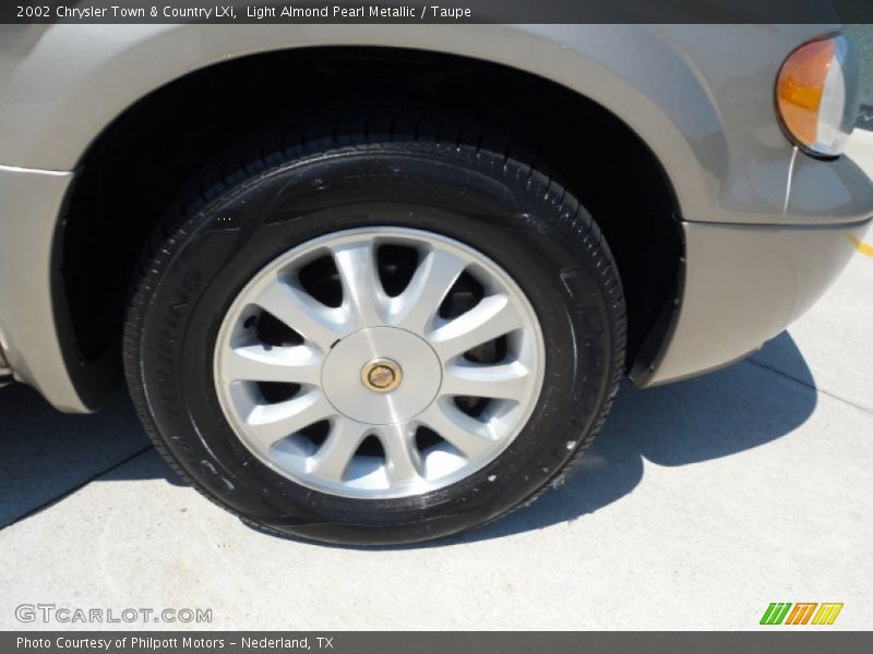 Light Almond Pearl Metallic / Taupe 2002 Chrysler Town & Country LXi