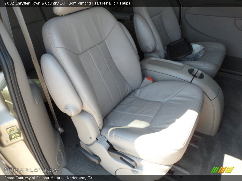 Light Almond Pearl Metallic / Taupe 2002 Chrysler Town & Country LXi