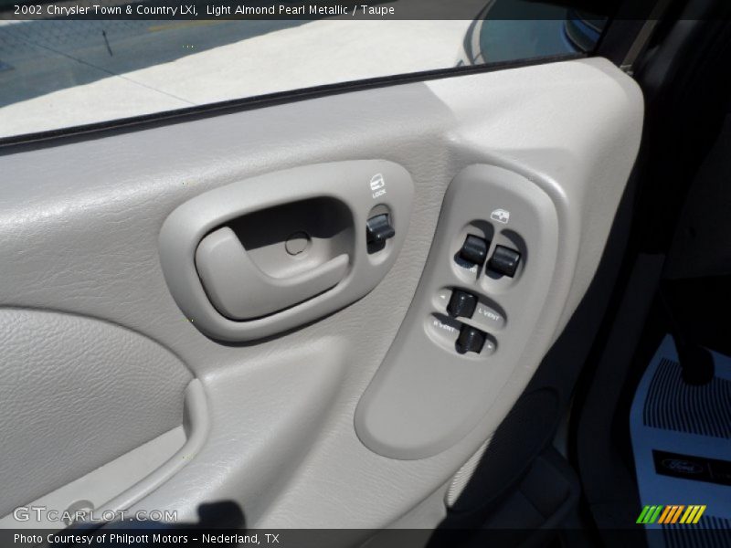 Light Almond Pearl Metallic / Taupe 2002 Chrysler Town & Country LXi