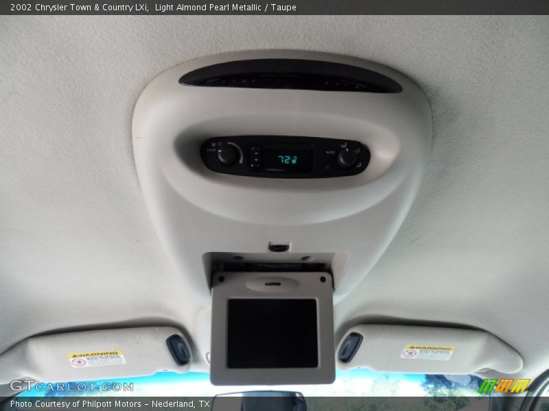 Light Almond Pearl Metallic / Taupe 2002 Chrysler Town & Country LXi