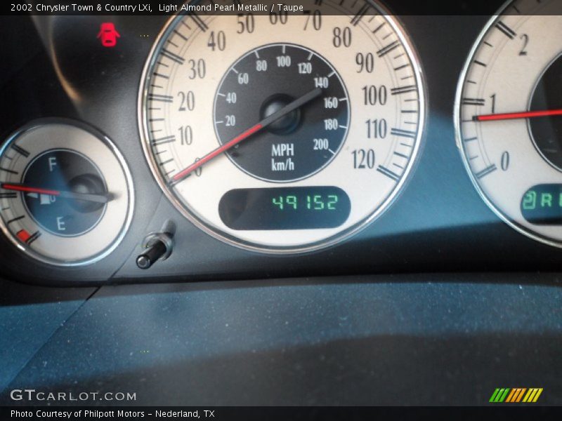 Light Almond Pearl Metallic / Taupe 2002 Chrysler Town & Country LXi