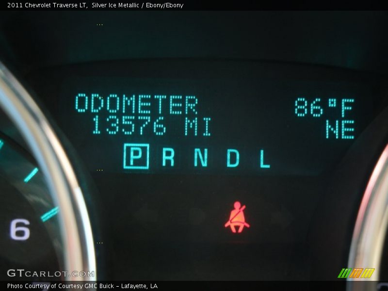 Silver Ice Metallic / Ebony/Ebony 2011 Chevrolet Traverse LT