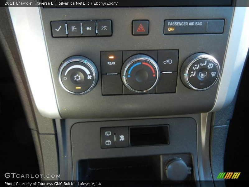 Silver Ice Metallic / Ebony/Ebony 2011 Chevrolet Traverse LT