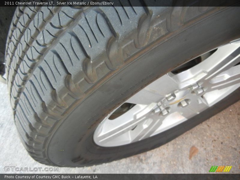Silver Ice Metallic / Ebony/Ebony 2011 Chevrolet Traverse LT