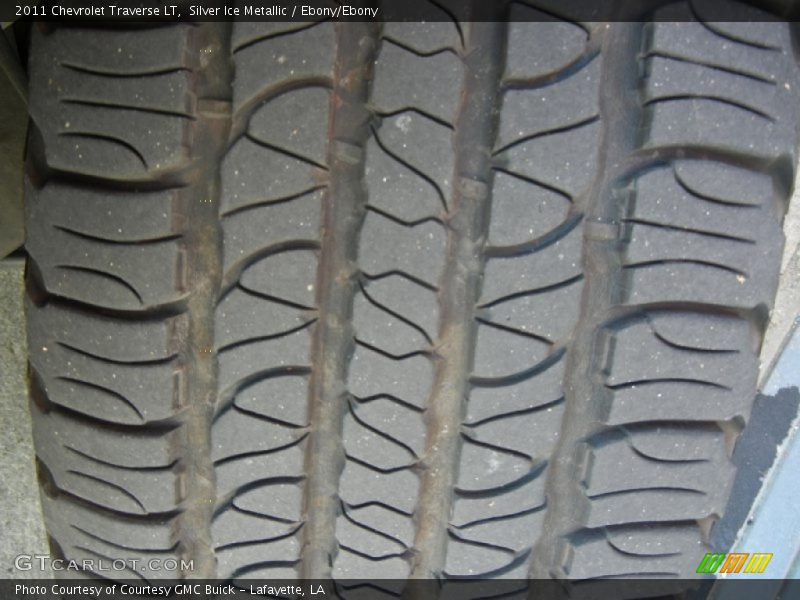 Silver Ice Metallic / Ebony/Ebony 2011 Chevrolet Traverse LT