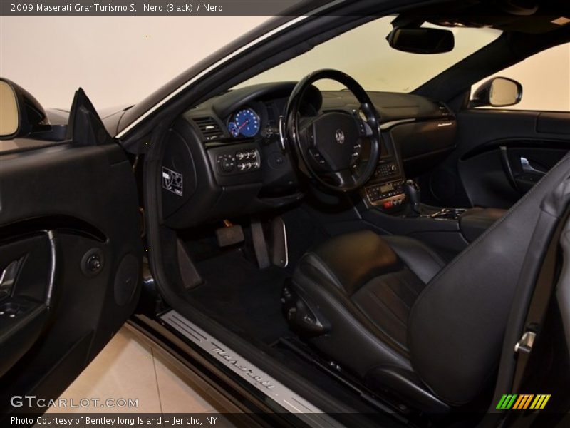  2009 GranTurismo S Nero Interior