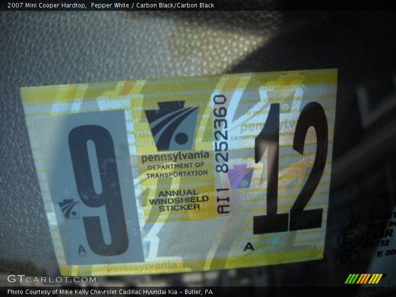 Pepper White / Carbon Black/Carbon Black 2007 Mini Cooper Hardtop