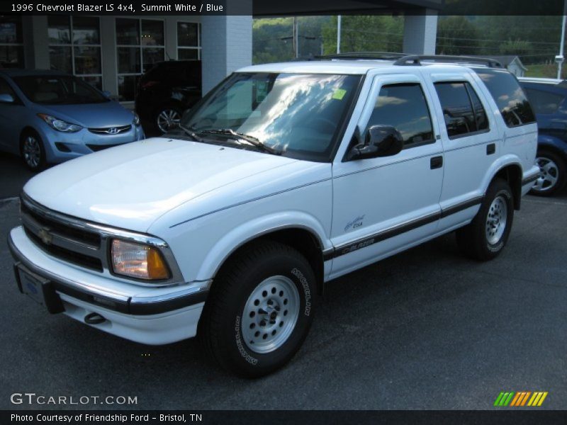 Front 3/4 View of 1996 Blazer LS 4x4