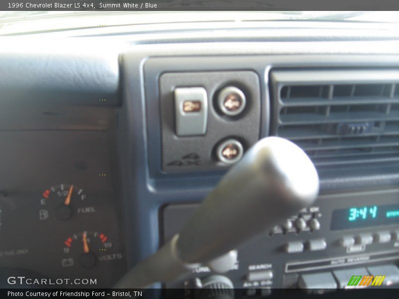 Summit White / Blue 1996 Chevrolet Blazer LS 4x4