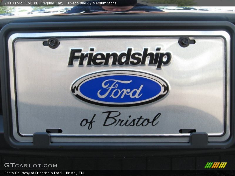 Tuxedo Black / Medium Stone 2010 Ford F150 XLT Regular Cab