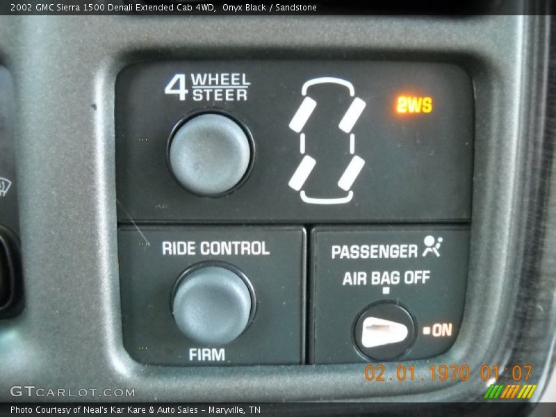 Controls of 2002 Sierra 1500 Denali Extended Cab 4WD