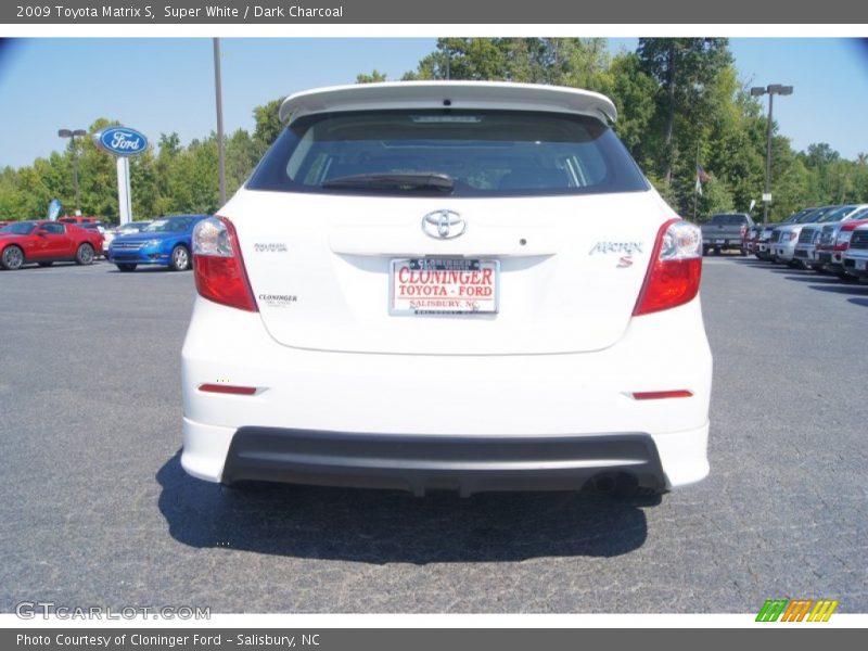 Super White / Dark Charcoal 2009 Toyota Matrix S