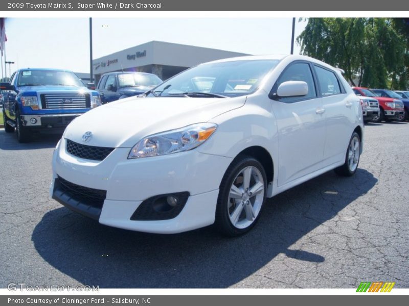 Front 3/4 View of 2009 Matrix S