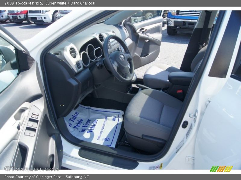  2009 Matrix S Dark Charcoal Interior