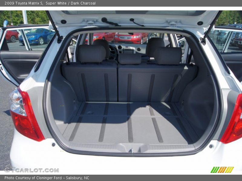  2009 Matrix S Trunk