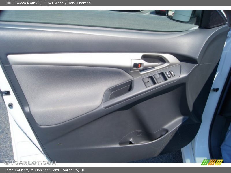 Super White / Dark Charcoal 2009 Toyota Matrix S