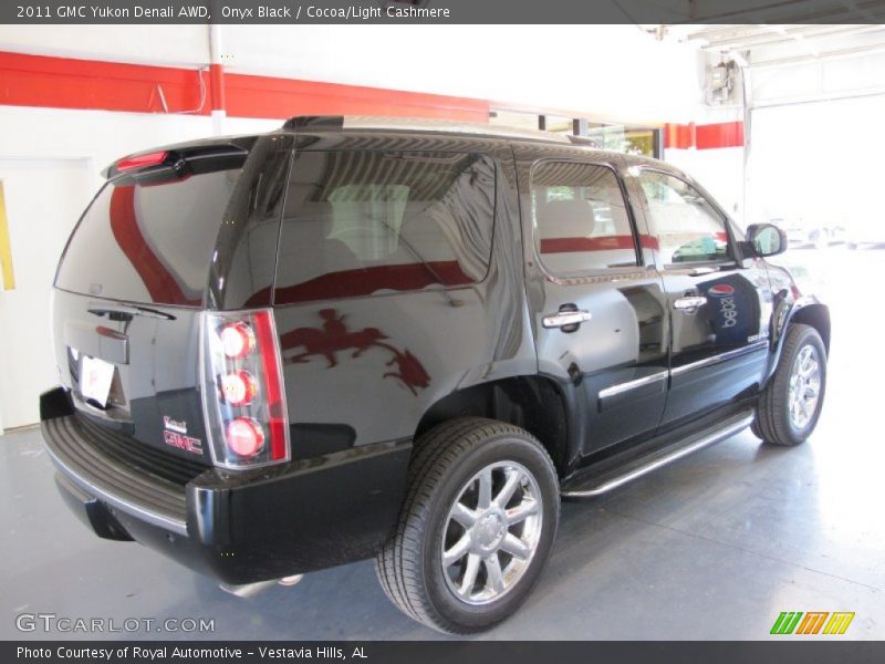 Onyx Black / Cocoa/Light Cashmere 2011 GMC Yukon Denali AWD