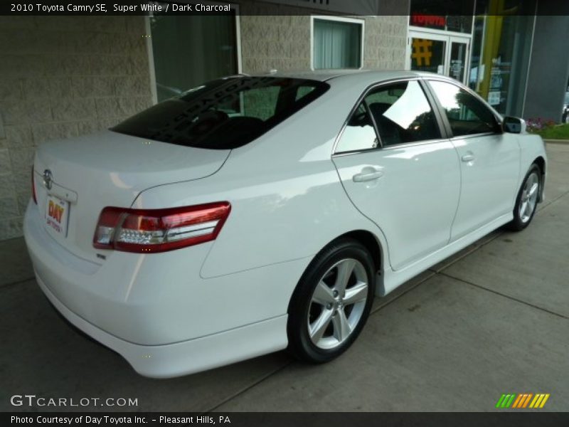 Super White / Dark Charcoal 2010 Toyota Camry SE