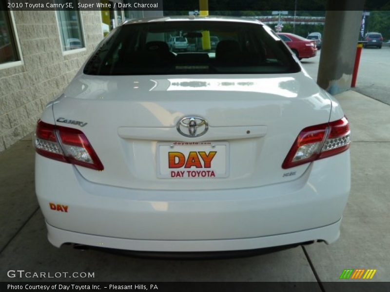 Super White / Dark Charcoal 2010 Toyota Camry SE