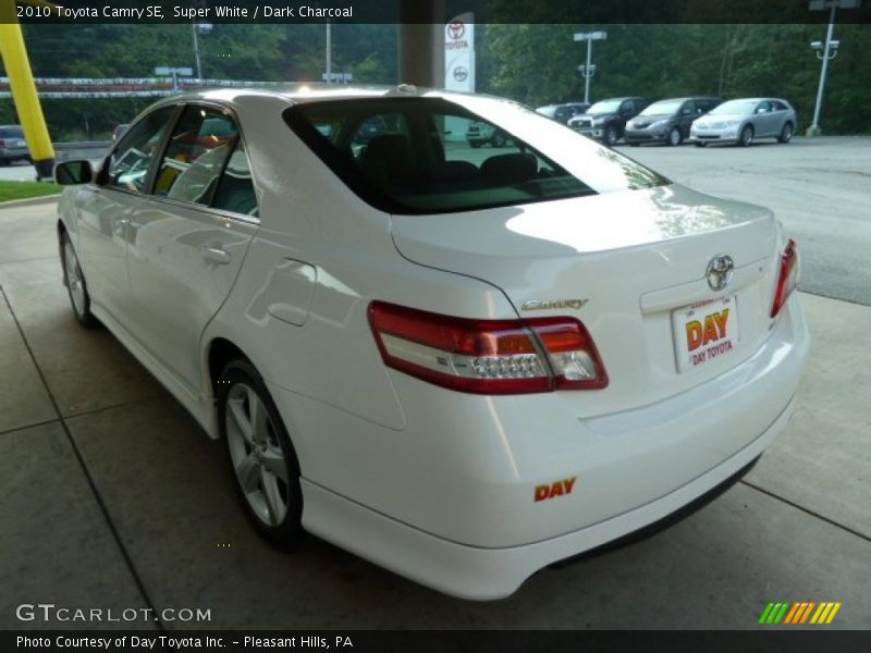 Super White / Dark Charcoal 2010 Toyota Camry SE