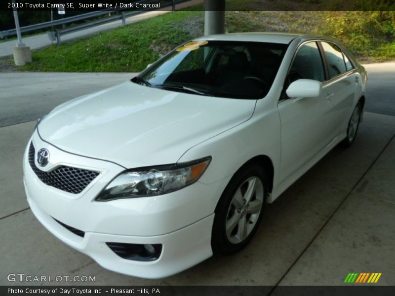 Super White / Dark Charcoal 2010 Toyota Camry SE