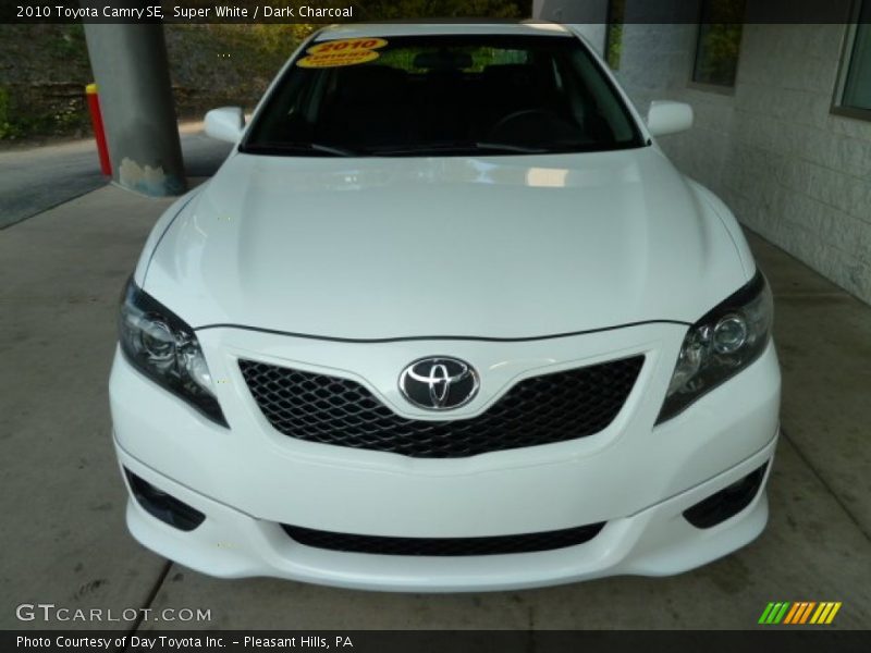 Super White / Dark Charcoal 2010 Toyota Camry SE