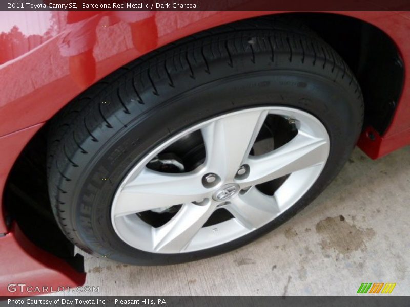 Barcelona Red Metallic / Dark Charcoal 2011 Toyota Camry SE
