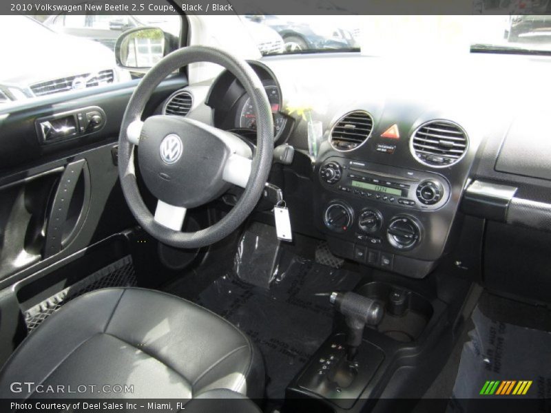 Dashboard of 2010 New Beetle 2.5 Coupe