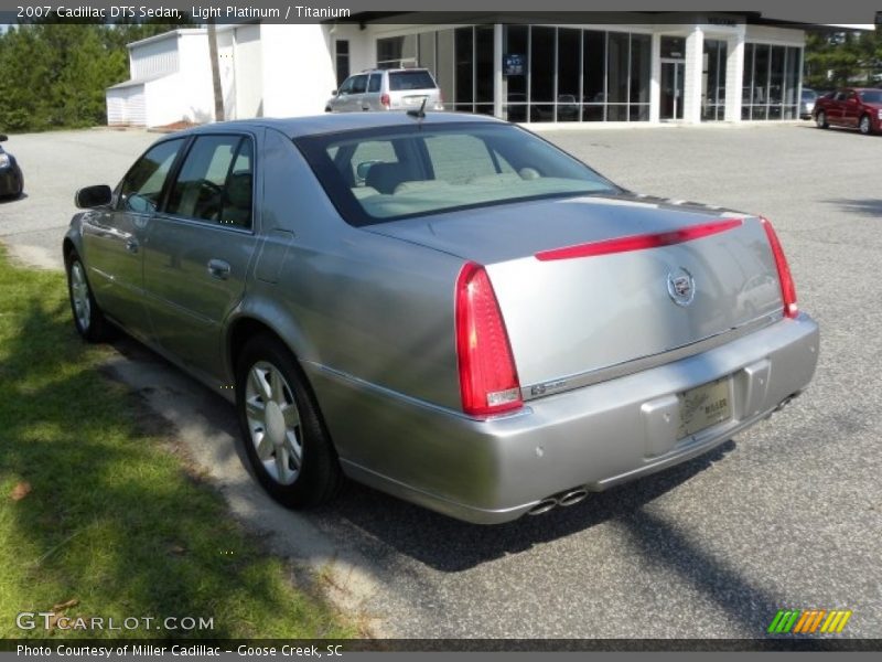 Light Platinum / Titanium 2007 Cadillac DTS Sedan