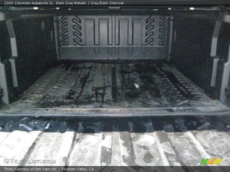 Dark Gray Metallic / Gray/Dark Charcoal 2005 Chevrolet Avalanche LS