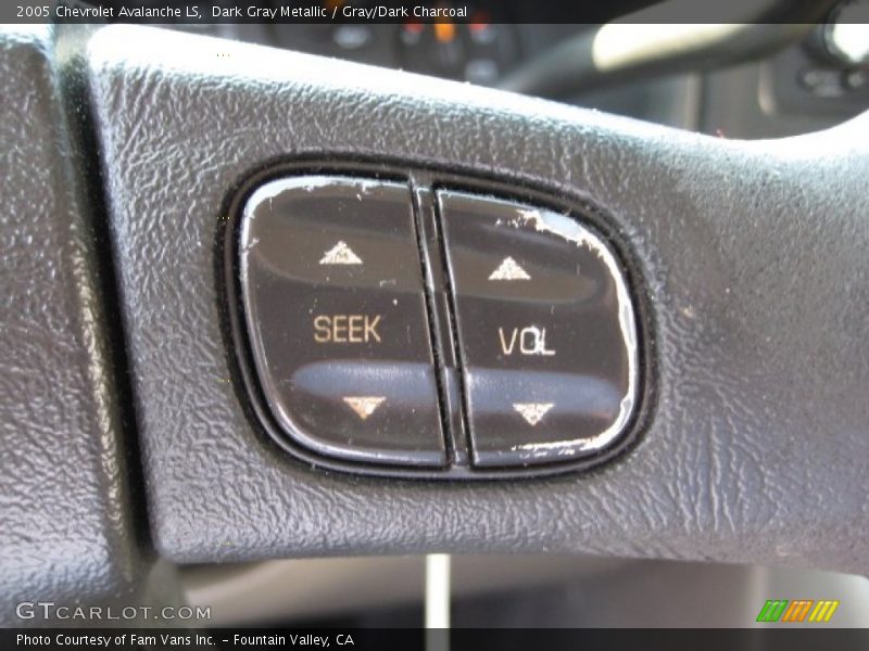 Dark Gray Metallic / Gray/Dark Charcoal 2005 Chevrolet Avalanche LS