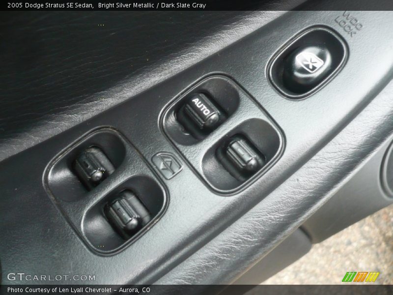 Bright Silver Metallic / Dark Slate Gray 2005 Dodge Stratus SE Sedan