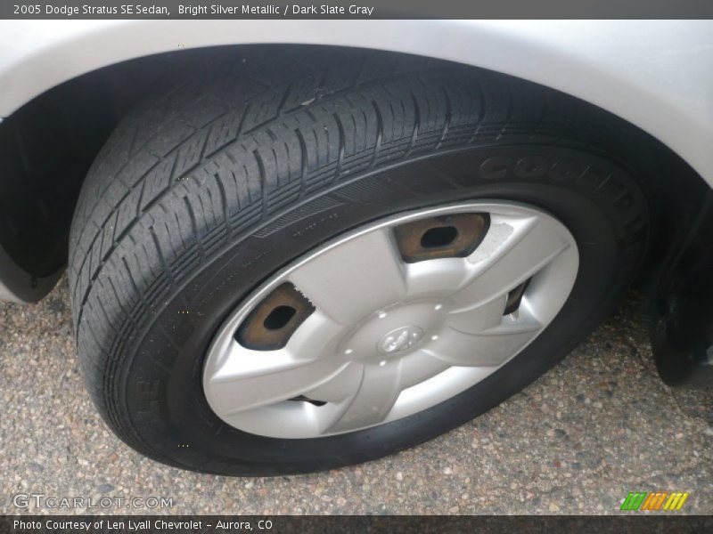 Bright Silver Metallic / Dark Slate Gray 2005 Dodge Stratus SE Sedan