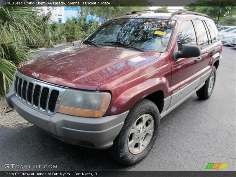 Front 3/4 View of 2000 Grand Cherokee Laredo