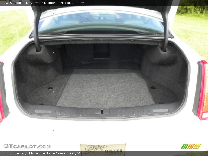 White Diamond Tri-coat / Ebony 2010 Cadillac DTS