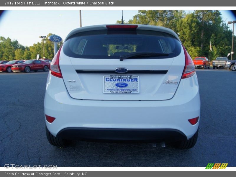 Oxford White / Charcoal Black 2012 Ford Fiesta SES Hatchback