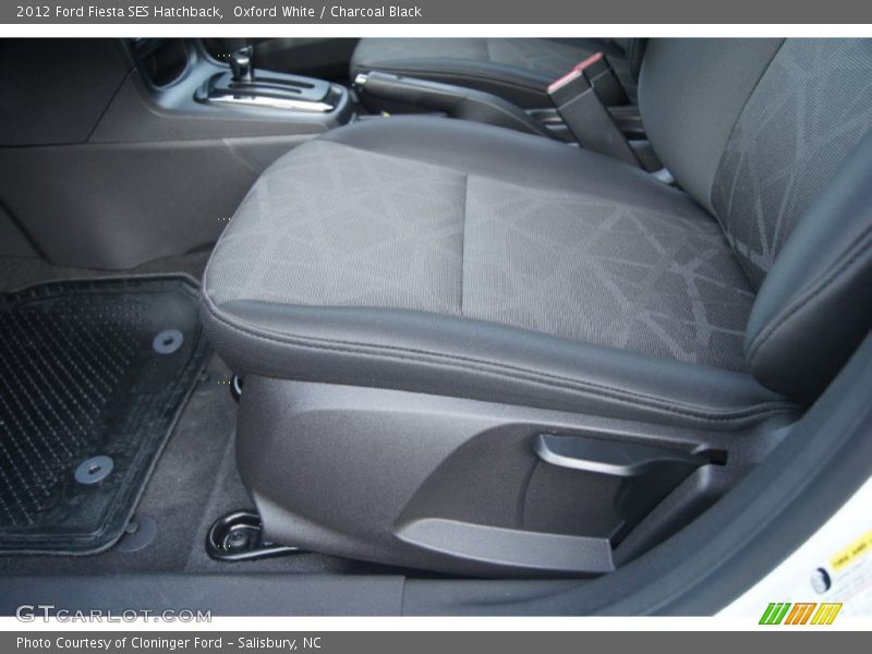 Oxford White / Charcoal Black 2012 Ford Fiesta SES Hatchback