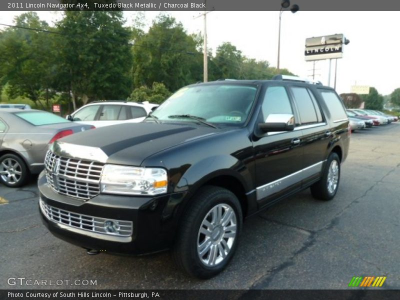 Tuxedo Black Metallic / Charcoal Black 2011 Lincoln Navigator 4x4