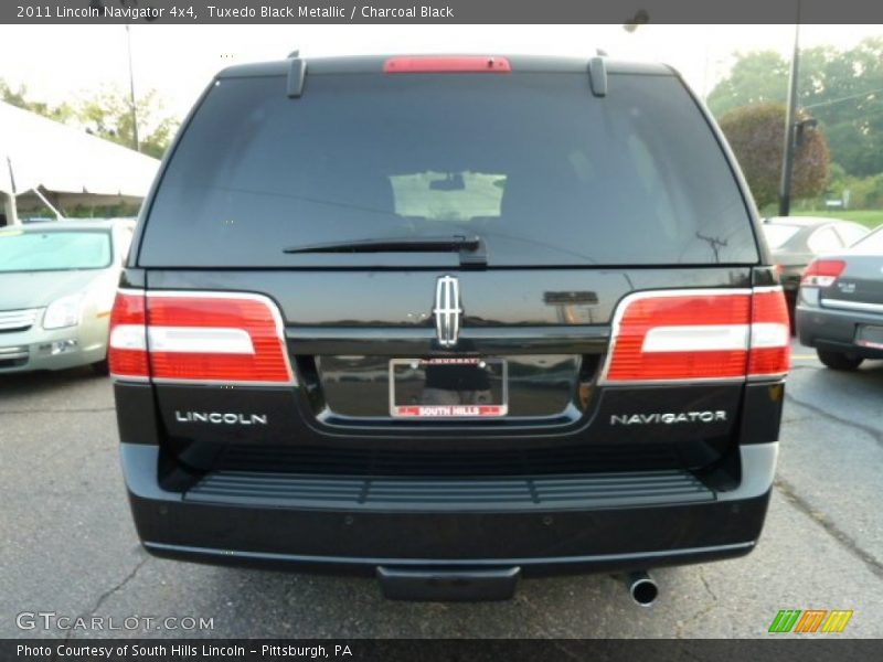 Tuxedo Black Metallic / Charcoal Black 2011 Lincoln Navigator 4x4